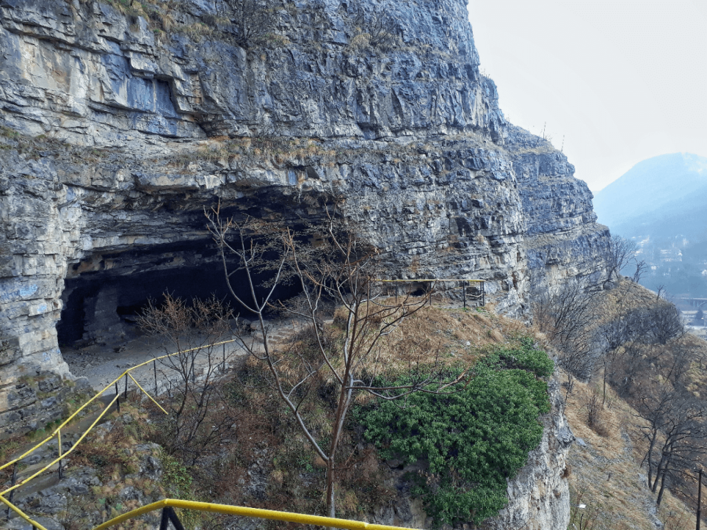 Temnata Dupka cave